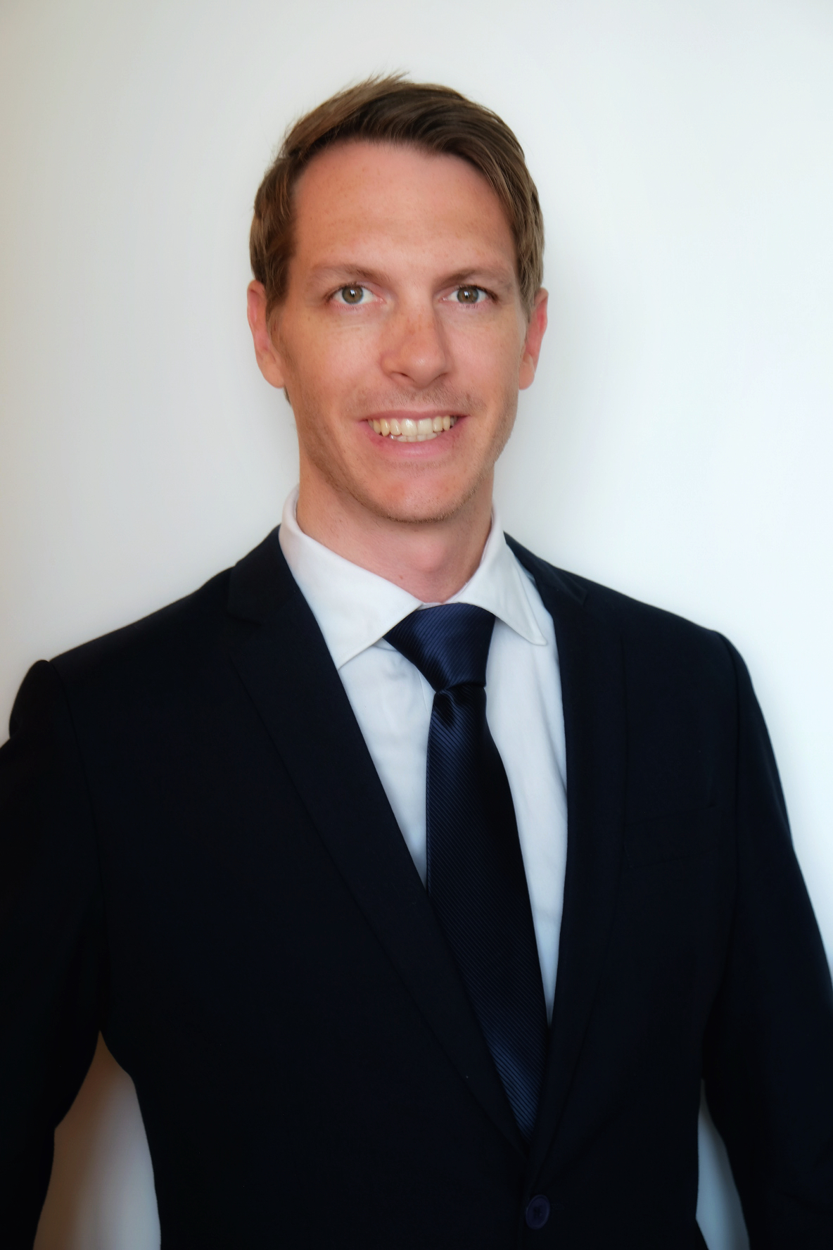 Dr Nick York  MBBCh Dip Ophth (SA) MMed Ophth (UCT) FC (SA) FRANZCO 